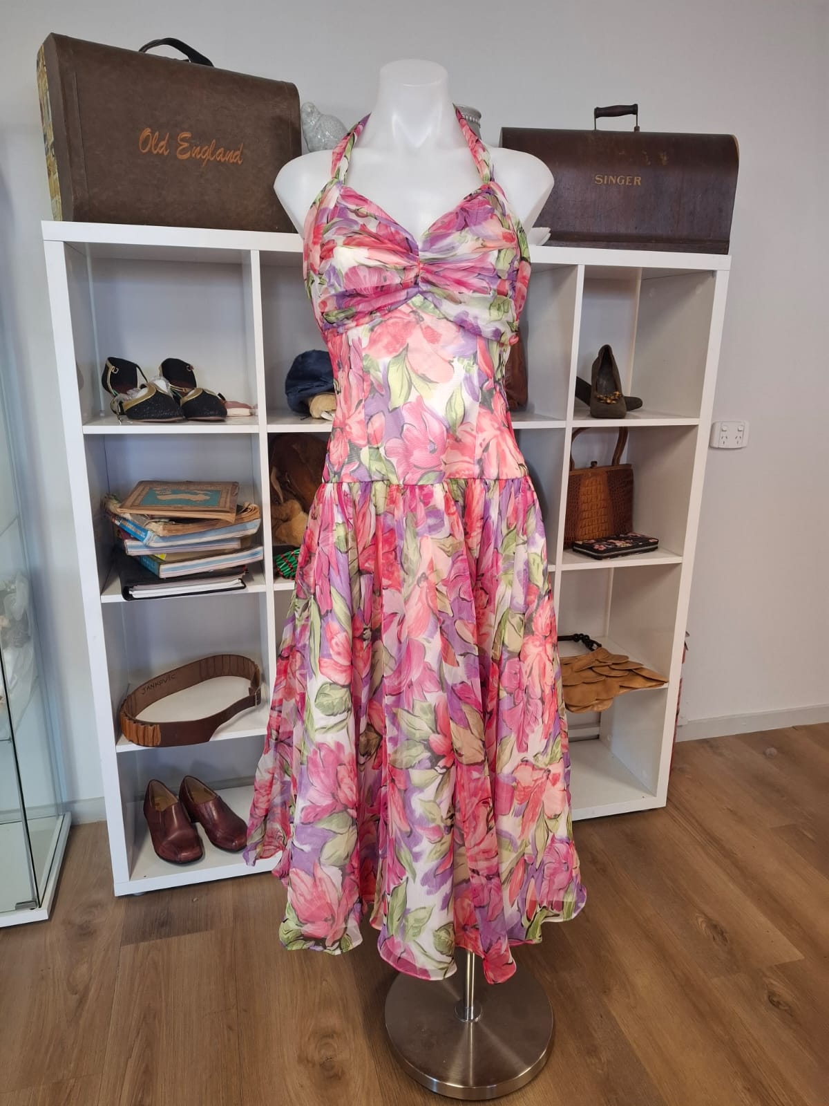 Vintage-Inspired Floral Halter Dress