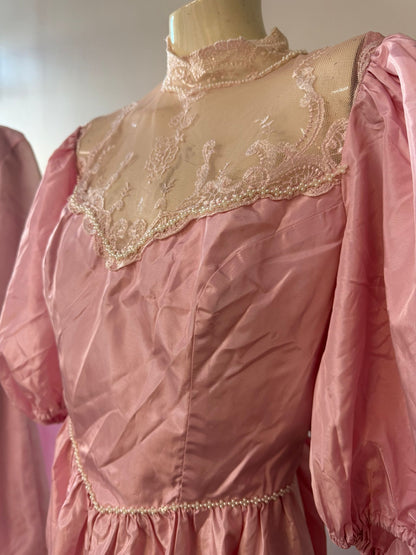 Vintage-Inspired Pink Satin Puff Sleeve Gown – Romantic & Timeless Evening Dress