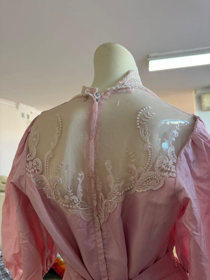 Vintage-Inspired Pink Satin Puff Sleeve Gown – Romantic & Timeless Evening Dress