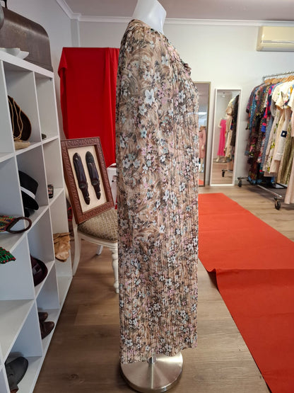 70's - It's a Lehigh Night dress gown. Long sleeves see-through, round neck with tie design.Pleated and floral design.