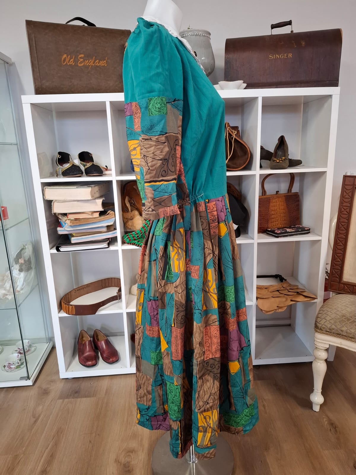 70's-80's Elbow puff sleeves. Embroidered design of the collar. Round neck. complete buttons down. Non stretch. Pleated skirts. Multi color design.