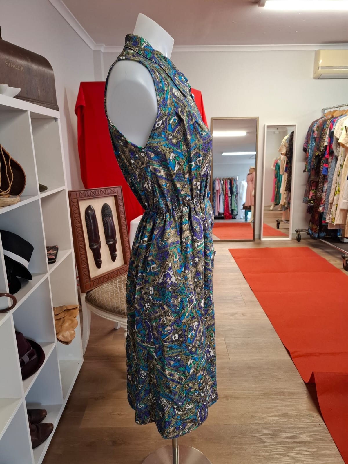 70's- 80's Non stretch. No brand. 1 pocket on the right side. Complete buttons down. Stretchable waistline. Above the knee level.