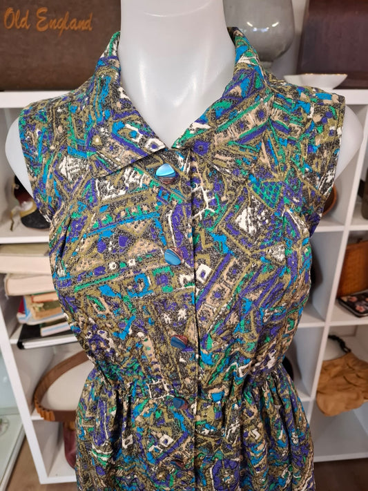 70's- 80's Non stretch. No brand. 1 pocket on the right side. Complete buttons down. Stretchable waistline. Above the knee level.