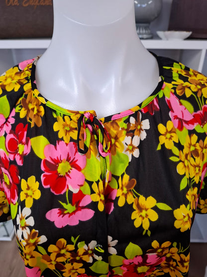 70's Mini nightdress and Round neck with collar. Non stretch.