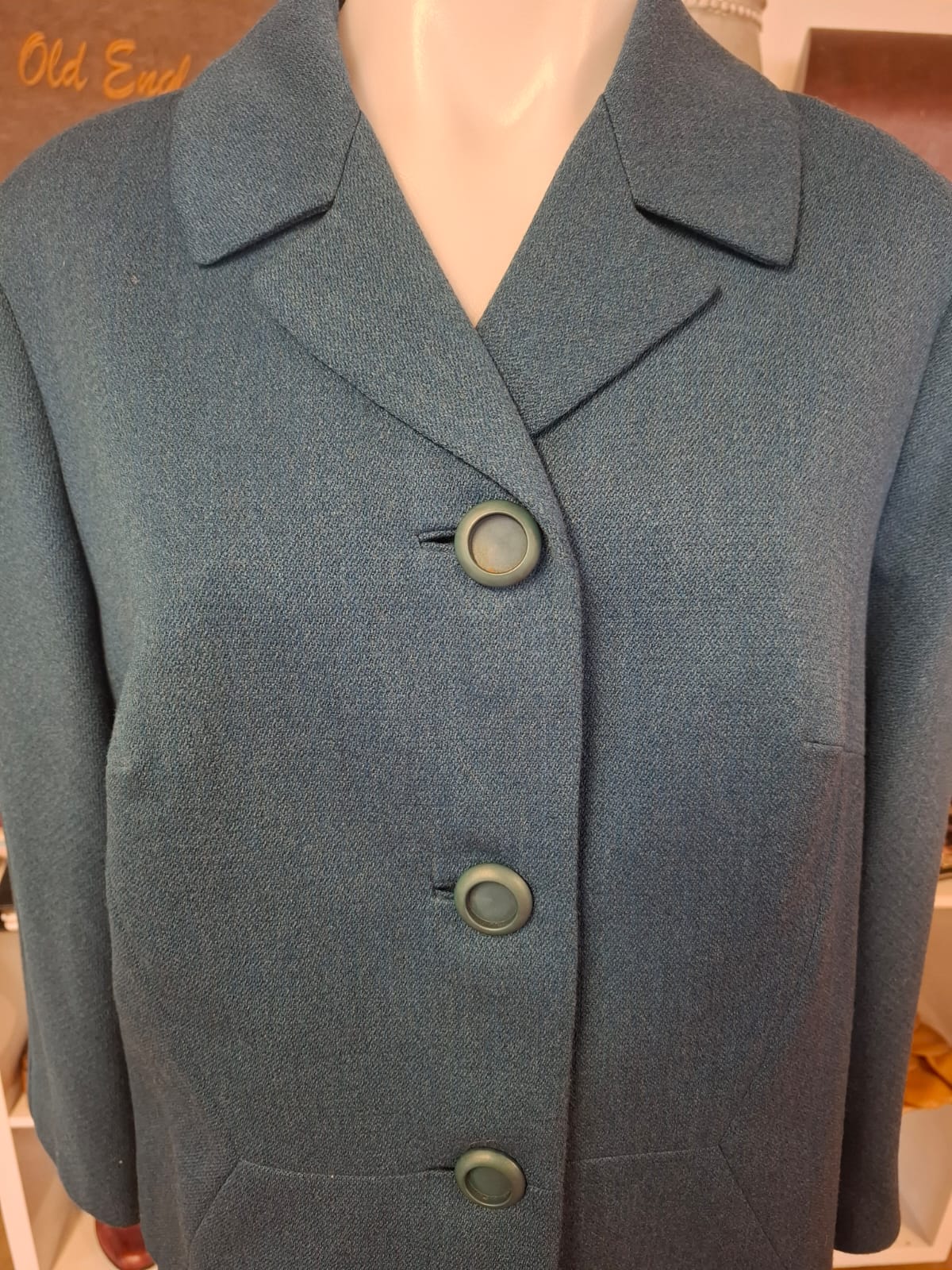 Stylish Two-Piece Skirt and Blazer/Coat Set – Knee-Length Vintage Suit for Elegant Look